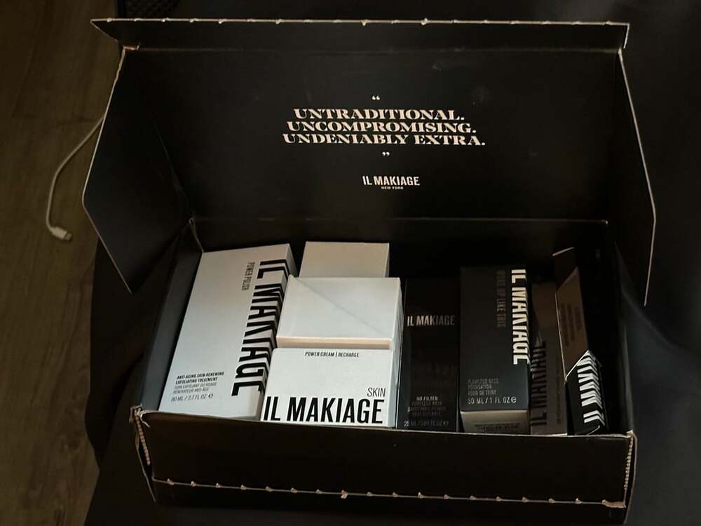 IL Makiage Full Size Makeup and Skincare Beauty Box Bundle